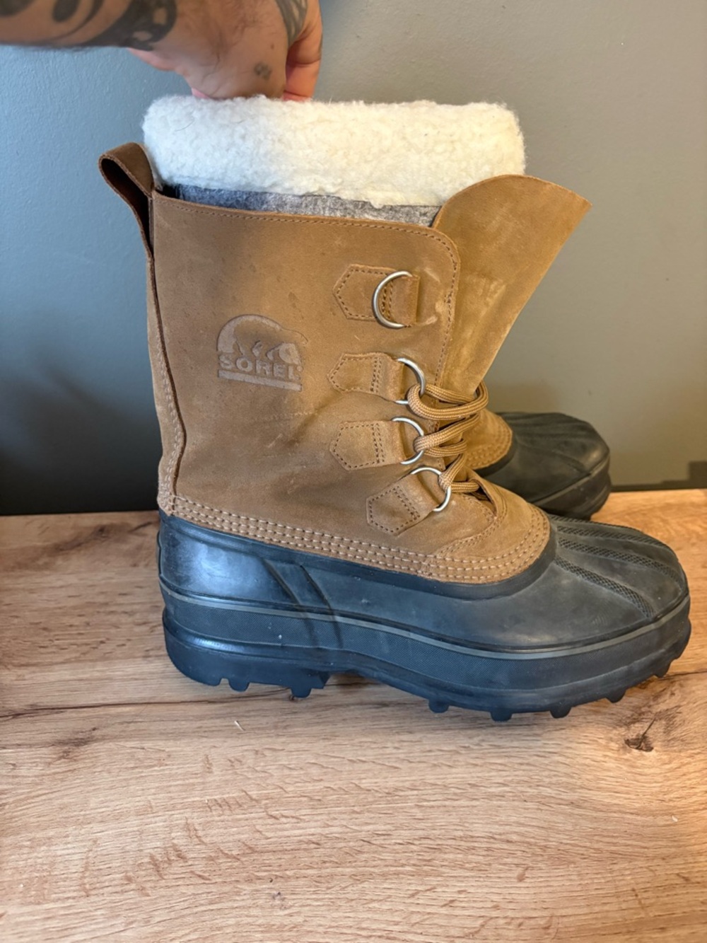 Sorel Tan and Black Waterproof Lace-Up Winter Boots 8 men